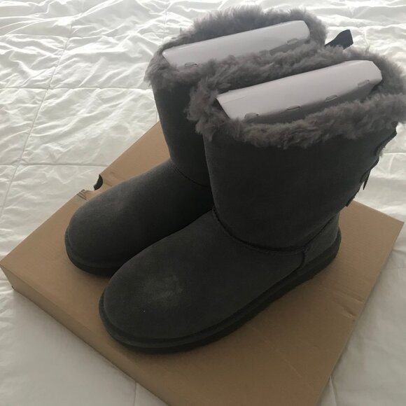 UGG Boots W Short Continuity Bow in Grey Size 8 - Picture 6 of 9